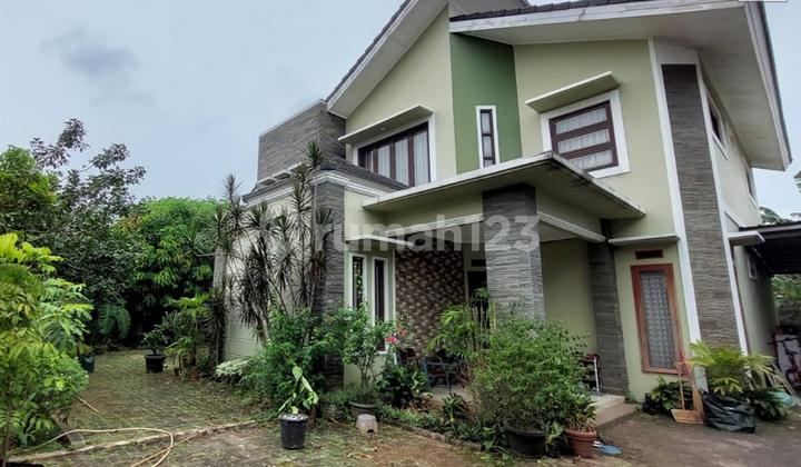 Rumah 2 Lantai Bagus Semi Furnished SHM di Komplek Kodau, Bekasi 1