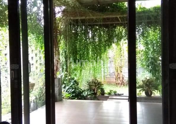 Rumah 2 Lantai Bagus Semi Furnished SHM di Komplek Kodau, Bekasi 2