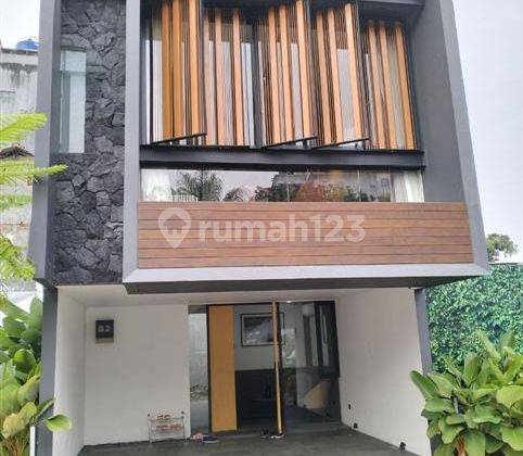 Rumah 4 Lantai Baru Semi Furnished SHM di Mampang Prapatan, Jakarta Selatan 2