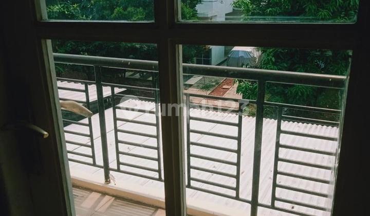 Rumah 2 Lantai Bagus SHM di Kota Wisata, Bogor 2