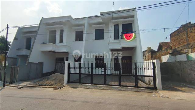 Rumah 2 Lantai Bagus Unfurnished SHM di Jatimakmur, Bekasi 2