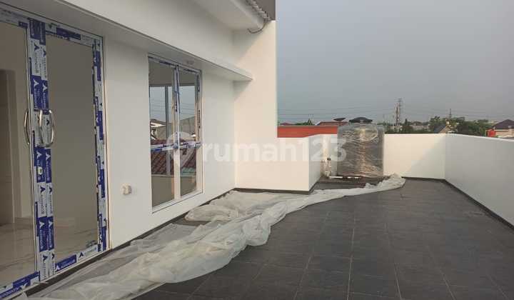 Rumah 3 Lantai Baru Unfurnished SHM di Dekat Komplek Ptb Duren Sawit, Jakarta Timur 2