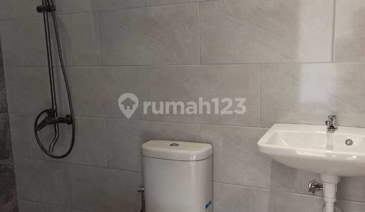Bebas Banjir, Rumah, 2 Lantai, SHM, Dekat Pusat Perbelanjaan, Siap Huni 2