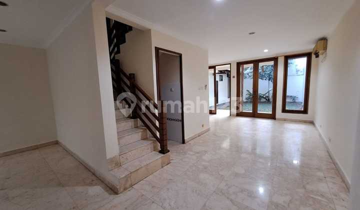 Dekat Akses Tol, Rumah, 2 Lantai, SHM, Dekat Akses Transjakarta, Bebas Banjir