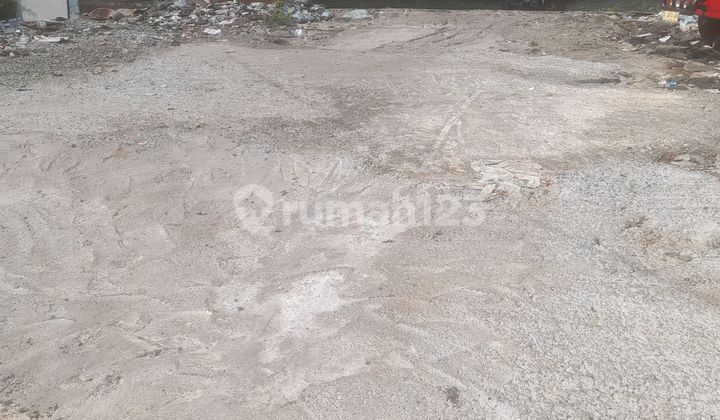 Land suitable for gas station business. Shop house complex, house.