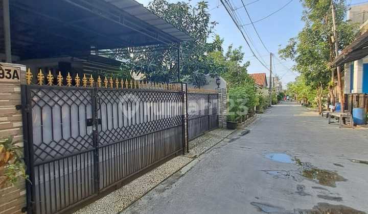 Bebas Banjir, Rumah, 2 Lantai, Dekat Fasilitas Kesehatan, Siap Huni