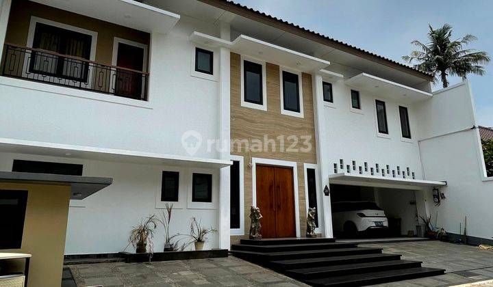 Rumah Modern Tropical 3 Lantai Furnished Bagus Private Lift 2