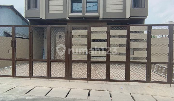 Dijual Rumah Siap Huni 2 Lantai Bagus Dekat Akses Tol