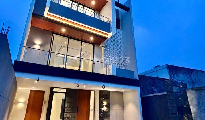 Rumah Modern Minimalis 3 Lantai Bagus Dalam Komplek Private Pool 1