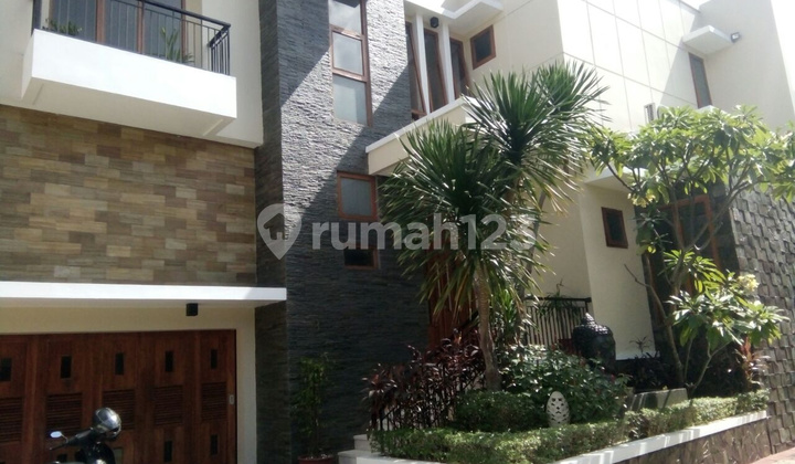 For Rent Townhouse Besar Siap Huni di Kemang Jakarta Selatana For Rent Townhouse Besar Siap Huni di Kemang Jakarta Selatana