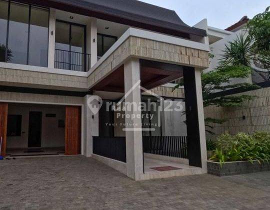 Rumah Modern Tropical 2 Lantai di Kemang  Jakarta Selatan 2