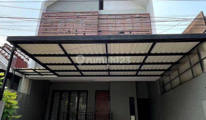 Rumah Scandinavian 2 Lantai Bagus Full Furnished di Cipete  1