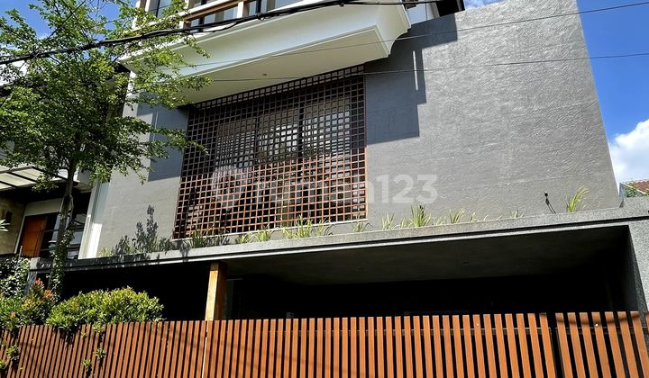 Turun Harga Rumah Modern Tropical 3 Lantai Bagus Di Pondok Indah 