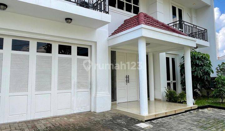 Rumah Modern Classic 2 Lantai Bagus Bebas Banjir di Kemang 1