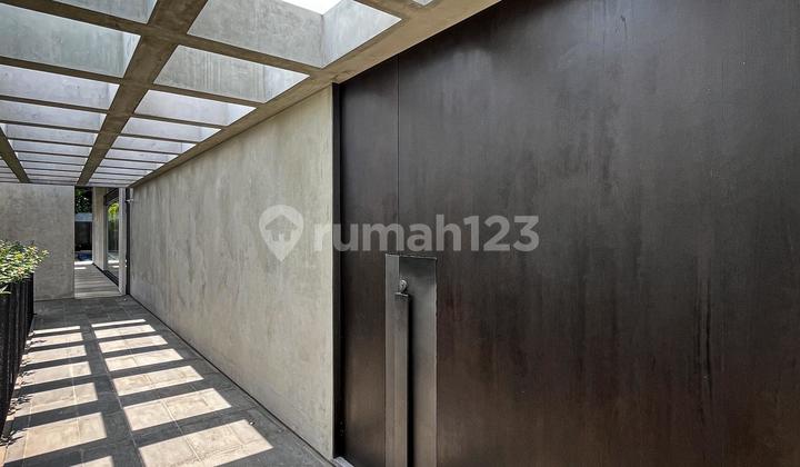 Rumah Bagus Konsep Industrial Di Kemang Dekat Ke Tol Siap Huni  2