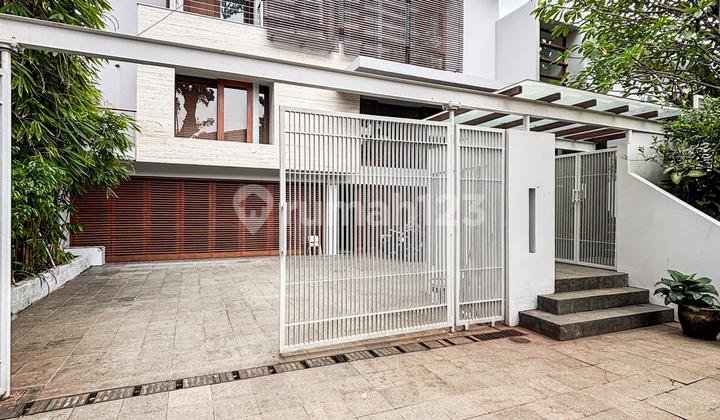 Rumah Bagus Halama Luas Dalam Komplek Elit di Pondok Indah