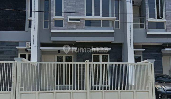 Rumah Gress Minimalis Row Mobil Lebar di Jemursari Timur  1