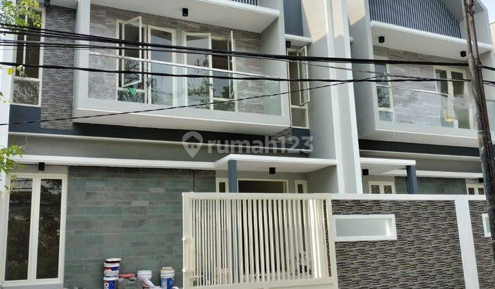 Rumah Baru Model Scandinavian di Raya Manyar Tirtomoyo 2