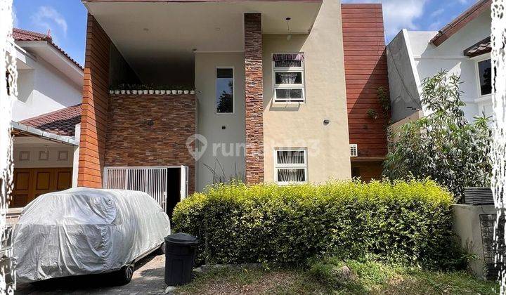 Rumah Asri Villa Valencia 2 Lantai Minimalis  1