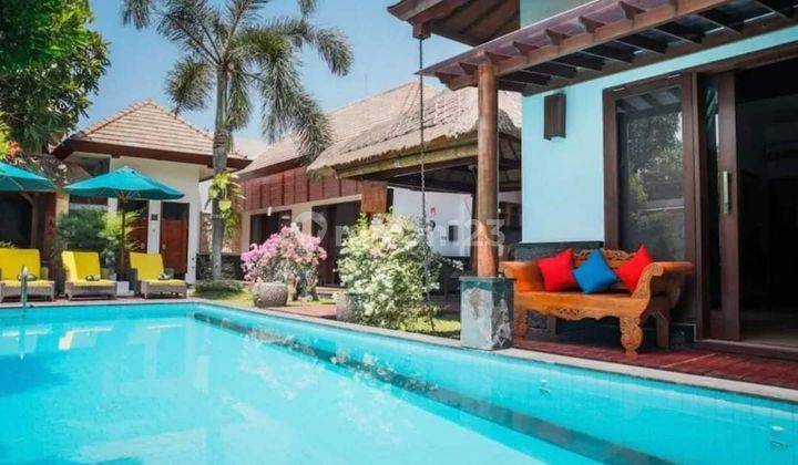 Villa dekat pantai seminyak kuta 1