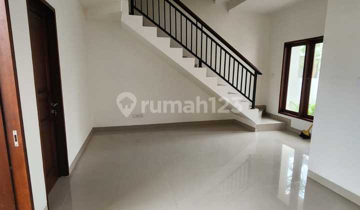 Ready-to-Occupy House with One-Gate System and 24-Hour Security in Mumbul 2