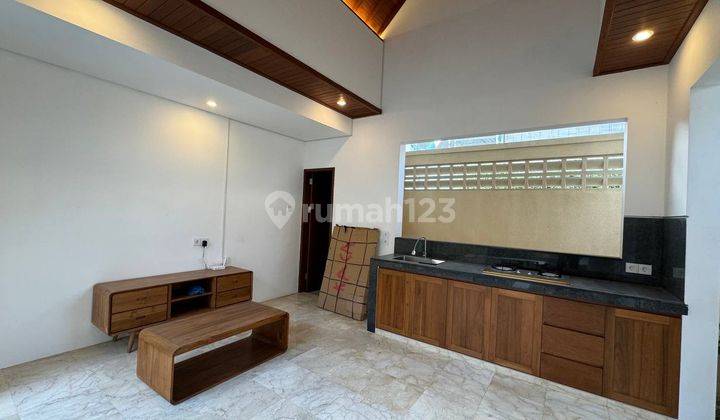 Luxurious Villa Leasehold Furnished Near Public Facility In Renon 2