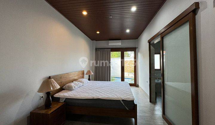 Luxurious Villa For Rent Furnish Near Beach & Strategic Location 2