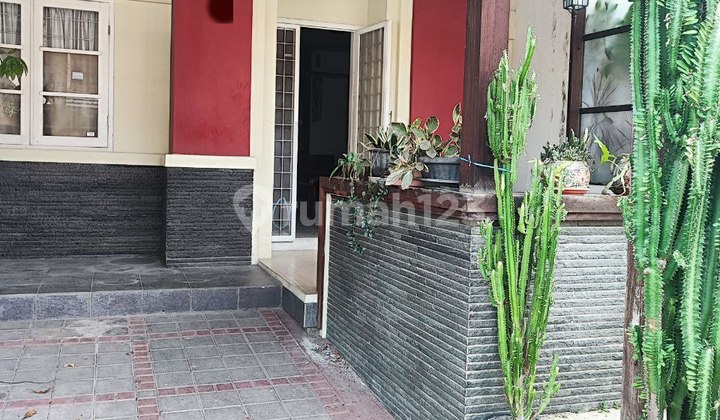Single-Story Old Building House Ready to Occupy in Jingga Kbp