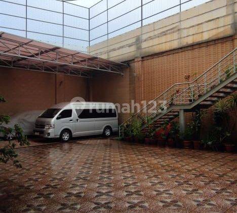 Dijual gedung serba guna lengkap tempat olah raga   di Jl raya sudirman 2