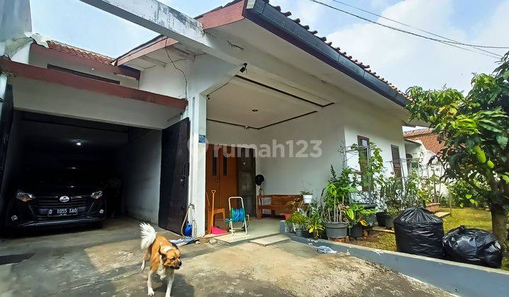 Rumah dengan taman luas siap huni di Sayap gunung batu 1