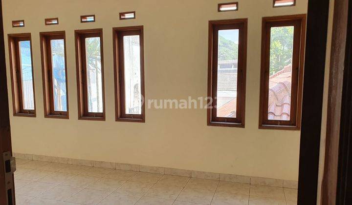 Rumah luas terawat siap huni di Area jl riau bandung 2