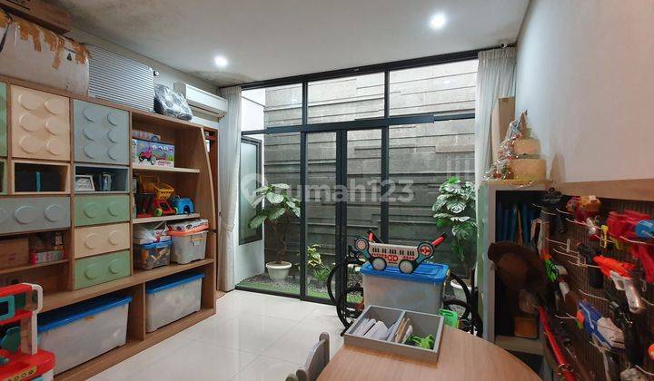 Rumah Bagus Semi Furnish Bagus Di Mekar Wangi  2