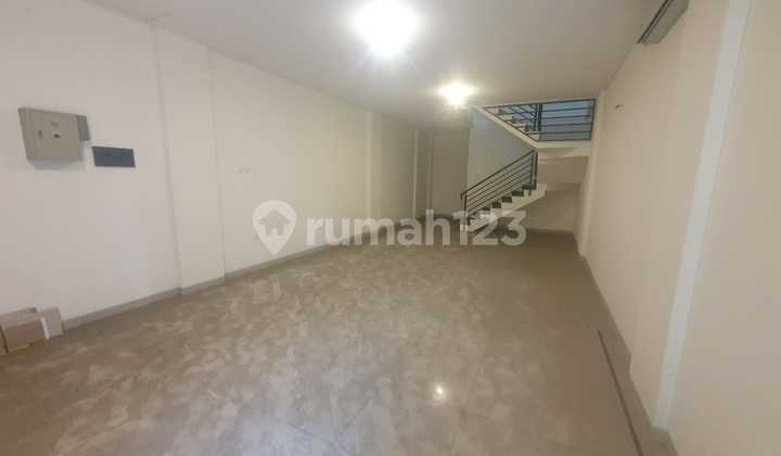 Ruko 3 Lantai Siap Huni Dikomplek Mekar Wangi