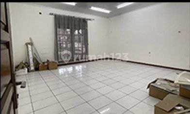 Good Warehouse with a Ready-to-Live House in Arcamanik