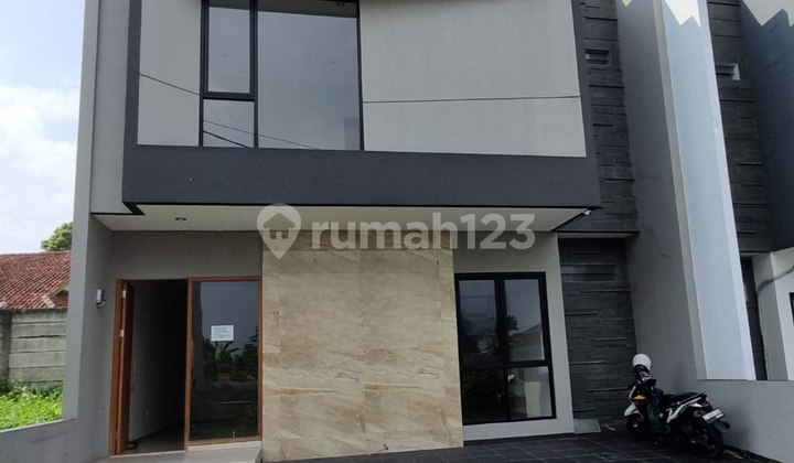 Rumah 2 Lantai Minimalis Modern Sayap Setra Duta Rumah 2 Lantai Minimalis Modern Sayap Setra Duta