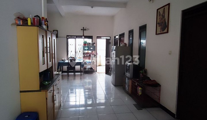 Rumah 1 ½ Lantai Siap Huni Di Thi - Holis 2