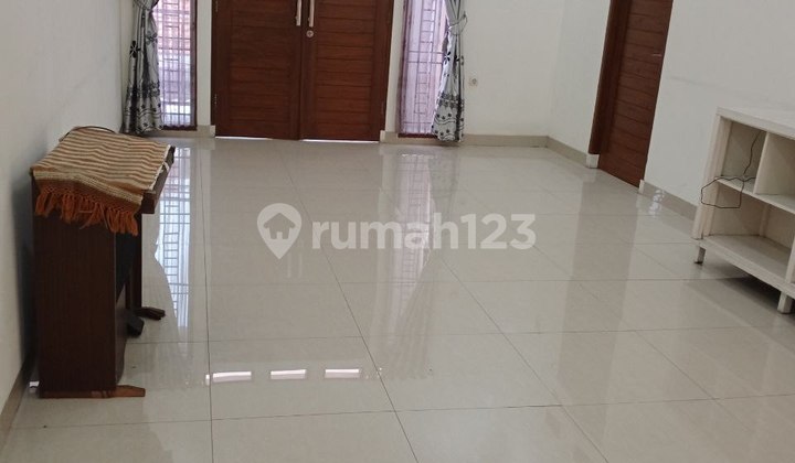 Rumah 2 Lantai Terawat Siap Huni Di Karasak  1