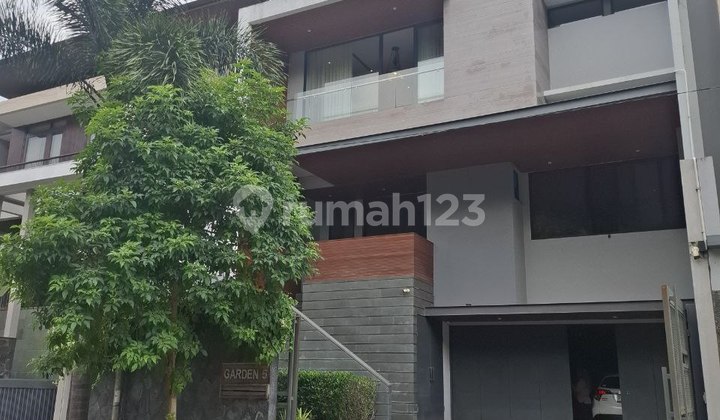 Rumah Mewah Dengan Kolam Renang Siap Huni Di Setraduta