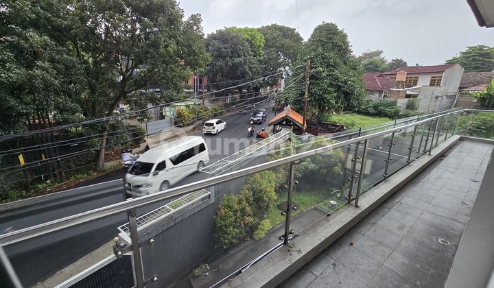 Luxurious 2-Story House With Swimming Pool In Lembang 2