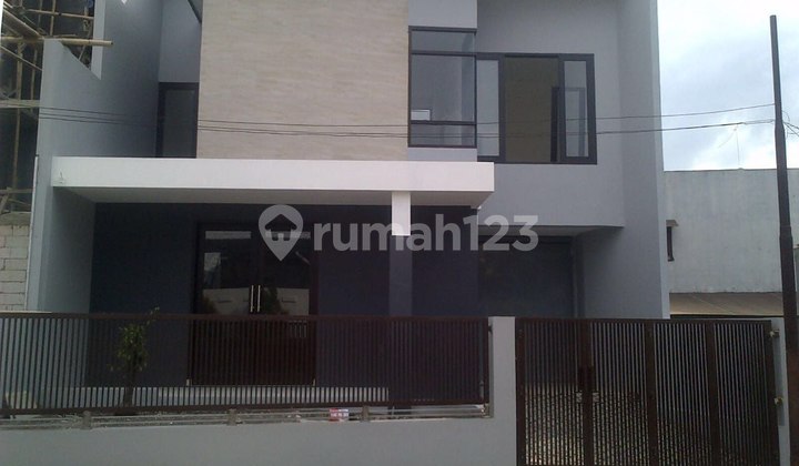 Rumah 2 Lantai Minimalis Jl Budi Siap Huni