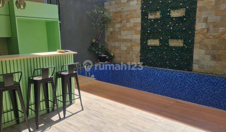 Rumah Dengan Kolam Renang Siap Huni Di Kota Baru Parahyangan 1