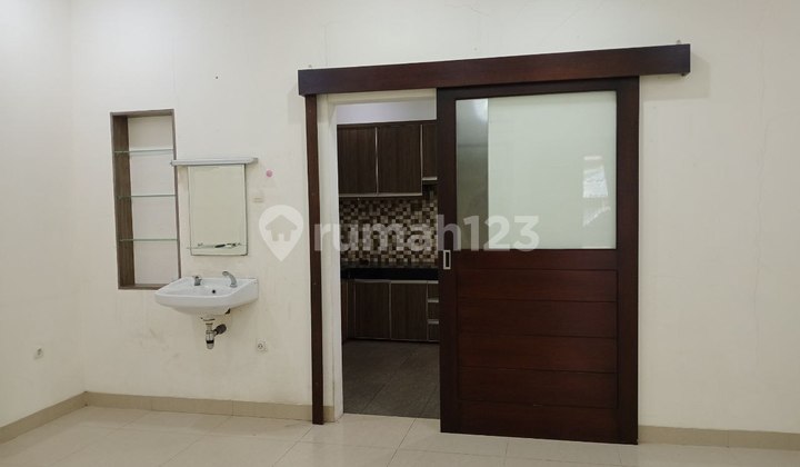 Rumah 2 Lantai Terawat Siap Huni Di Karasak  2