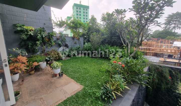 Rumah Mewah 3 Lantai Di Cluster Elit Setra Duta 2