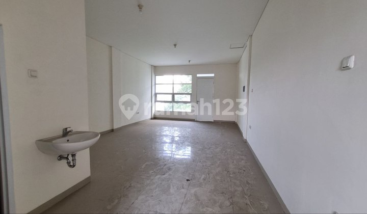 3-Story Ready-to-Live-in Shop House in Karasak Mekar Wangi 2