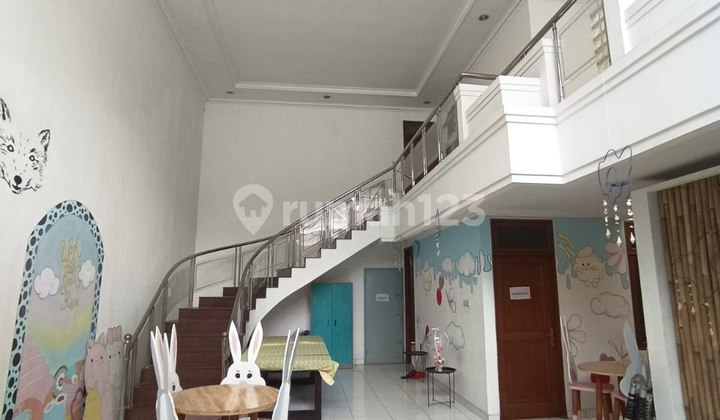 Rumah Mewah Classic Serba Guna Di Sayap Rajawali