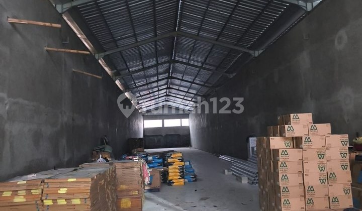 650 M New Sturdy Good Warehouse in Kopo Bihbul.