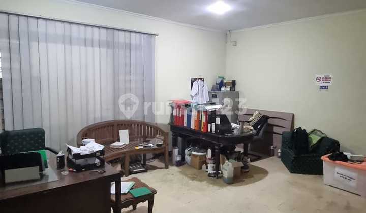 Roadside Hooks House Premium Location in Pejaten Ragunan