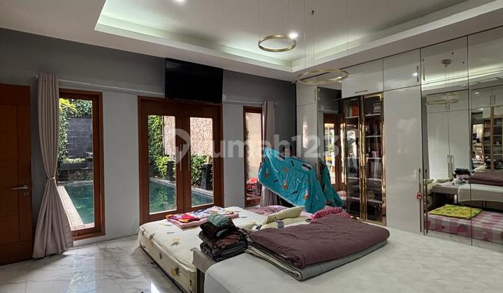 Rumah Lux dengan Kolam Renang di Jl. Moh. Ramdhan 2