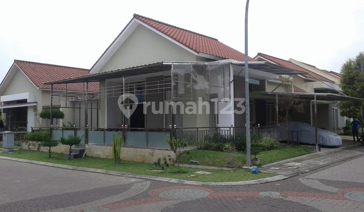 Rumah Hook 3 Lantai Siap Huni di Naganigrum Kbp