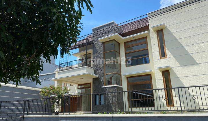 RUMAH SIAP HUNI, DESAIN MODERN KLASIK DENGAN SENTUHAN NATURAL DI LAWANG GINTUNG, SKIP, BOGOR 1